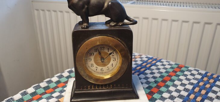 Starožitné krbové hodiny Jezevčík / Antique mantel clock  Dachshund – Junghans ?